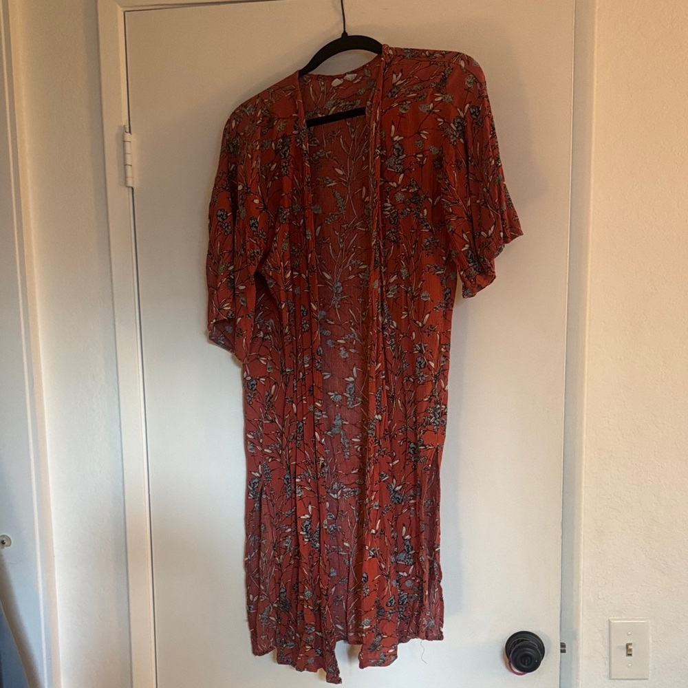 Sky and Sparrow Rust Floral Elbow Length Kimono